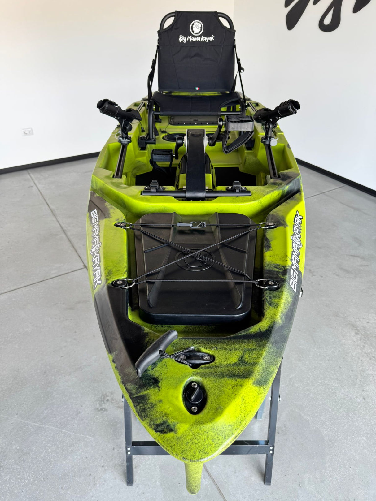 Kayak fishing a Pedali divisibile Big Mama Triken 330 Live S, con ruote e vasca del vivo - SCAFO GRIGIO NERO, gavone GIALLO
