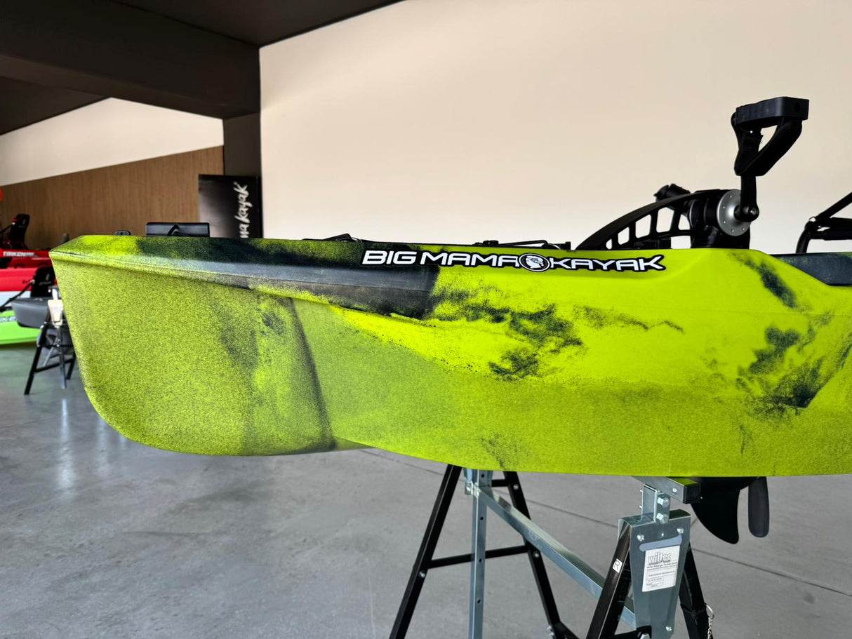 Kayak fishing a Pedali divisibile Big Mama Triken 330 Live S, con ruote e vasca del vivo - SCAFO GRIGIO NERO, gavone GIALLO