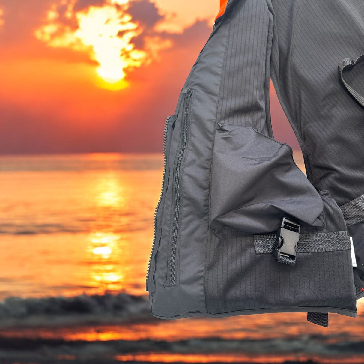 Gilet Salvagente mod. Garda 100 N - CE con 6 tasche , fischietto e cappuccio