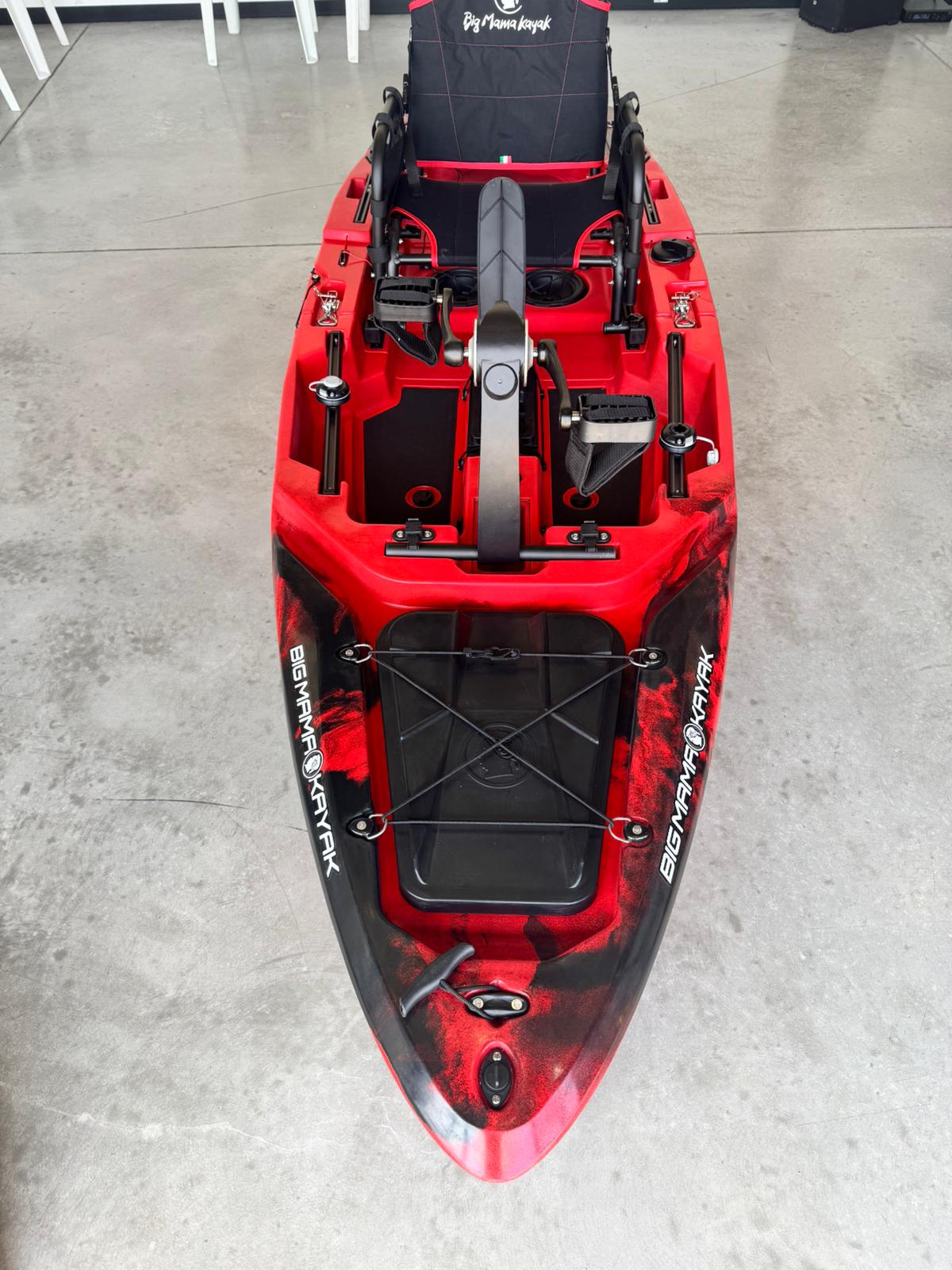 Kayak da pesca a Pedali divisibile Big Mama Triken 330 Live S, con ruote e vasca del vivo - SCAFO GRIGIO NERO, gavone NERO