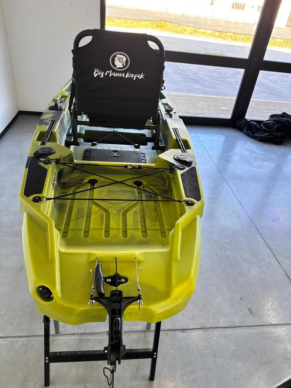 Kayak fishing a Pedali divisibile Big Mama Triken 330 S divisibile + supporto motore centrale + motore Minn Kota RIPTIDE TRANSOM 40 + pedaliera