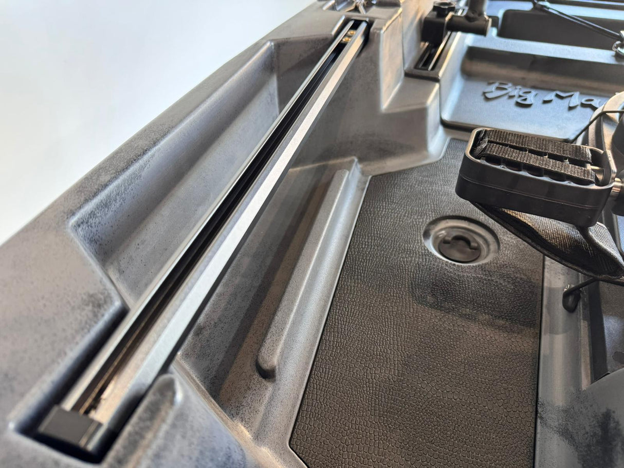 Kit 5cv composto da : Kayak da pesca a pedali Big Mama Triken 330 S divisibile + Garmin Striker vivid 5 + Kit braccetto