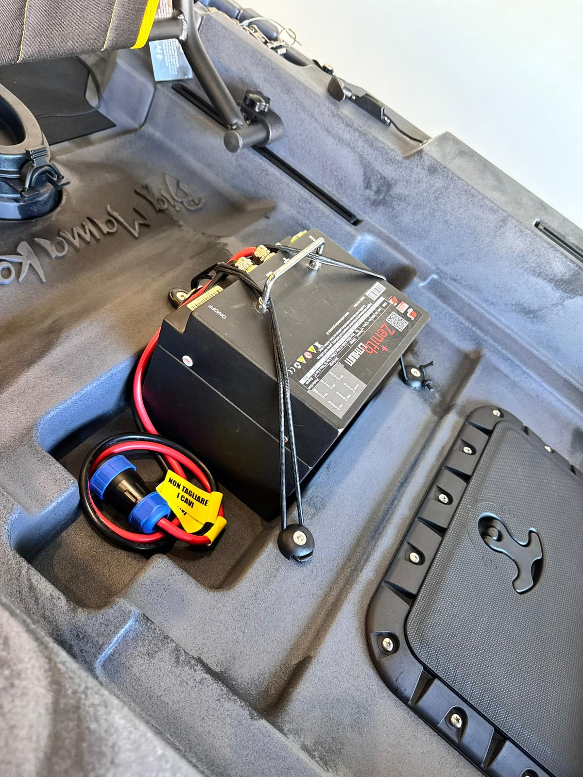Kayak fishing a Pedali divisibile Big Mama Triken 330 S divisibile + supporto motore centrale + motore Minn Kota RIPTIDE TRANSOM 40 + pedaliera
