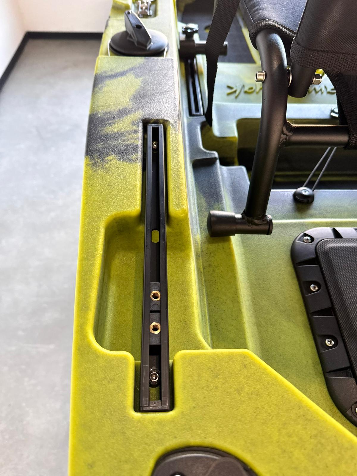 Kayak fishing a Pedali divisibile Big Mama Triken 330 S divisibile + supporto motore centrale + motore Minn Kota RIPTIDE TRANSOM 40 + pedaliera