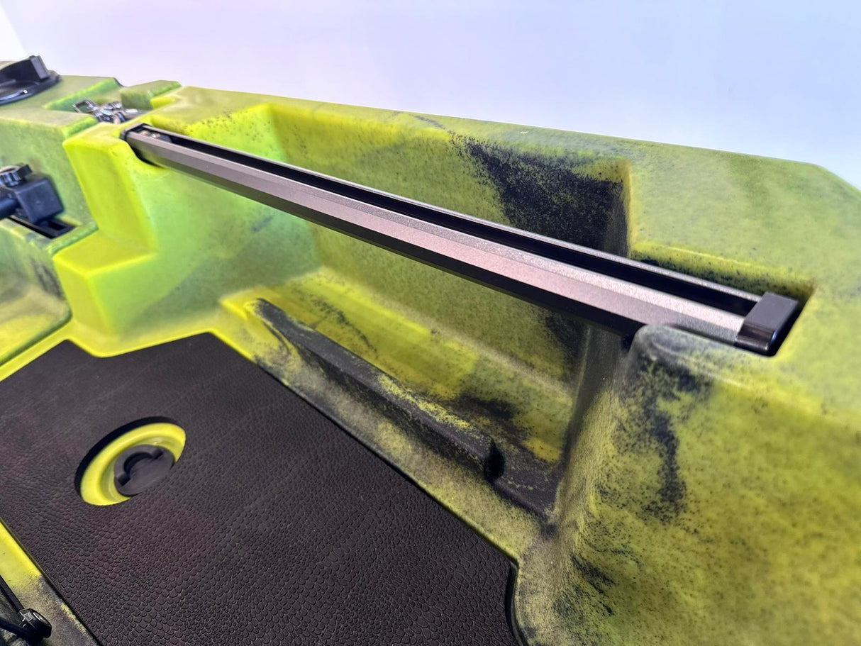 Kit 5cv composto da : Kayak da pesca a pedali Big Mama Triken 330 S divisibile + Garmin Striker vivid 5 + Kit braccetto