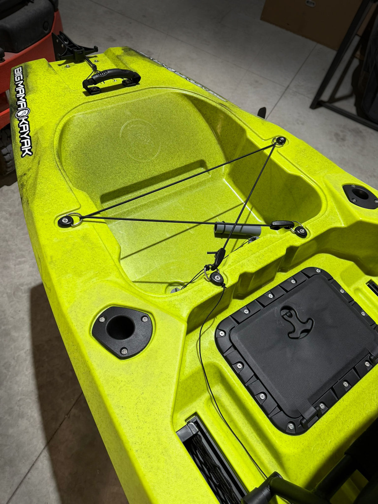 Triken 350 live Plus con cover vasca del vivo, Big Mama Kayak -kayak da pesca a pedali con 4 portacanne, 2 gavoni, timone, sistema di pedali, sedile rialzato e pagaia