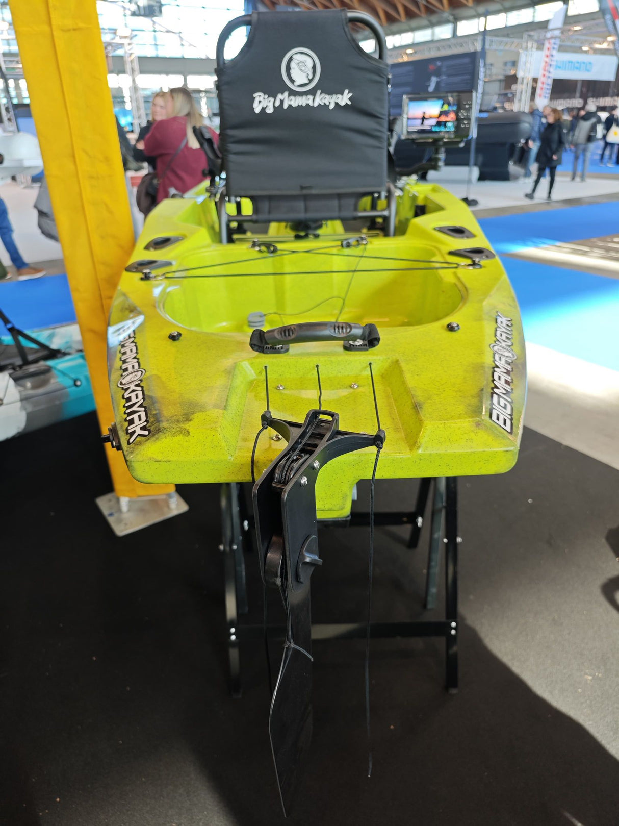 Triken 350 live Plus con cover vasca del vivo, Big Mama Kayak -kayak da pesca a pedali con 4 portacanne, 2 gavoni, timone, sistema di pedali, sedile rialzato e pagaia