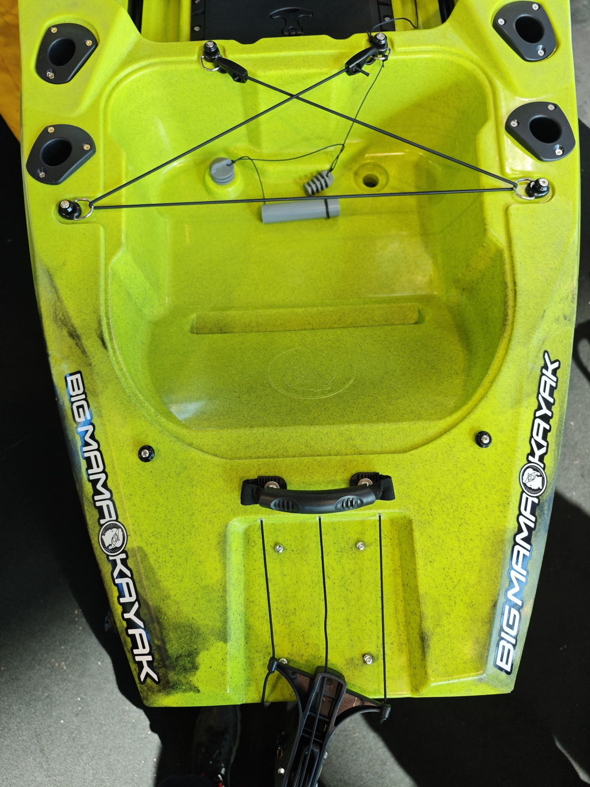 Triken 350 live Plus con cover vasca del vivo, Big Mama Kayak -kayak da pesca a pedali con 4 portacanne, 2 gavoni, timone, sistema di pedali, sedile rialzato e pagaia