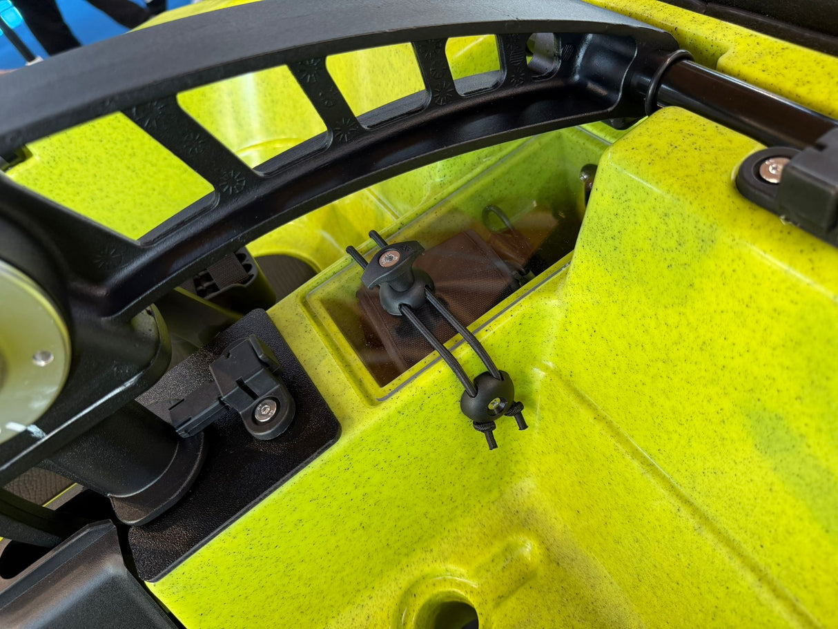 Triken 350 live Plus con cover vasca del vivo, Big Mama Kayak -kayak da pesca a pedali con 4 portacanne, 2 gavoni, timone, sistema di pedali, sedile rialzato e pagaia