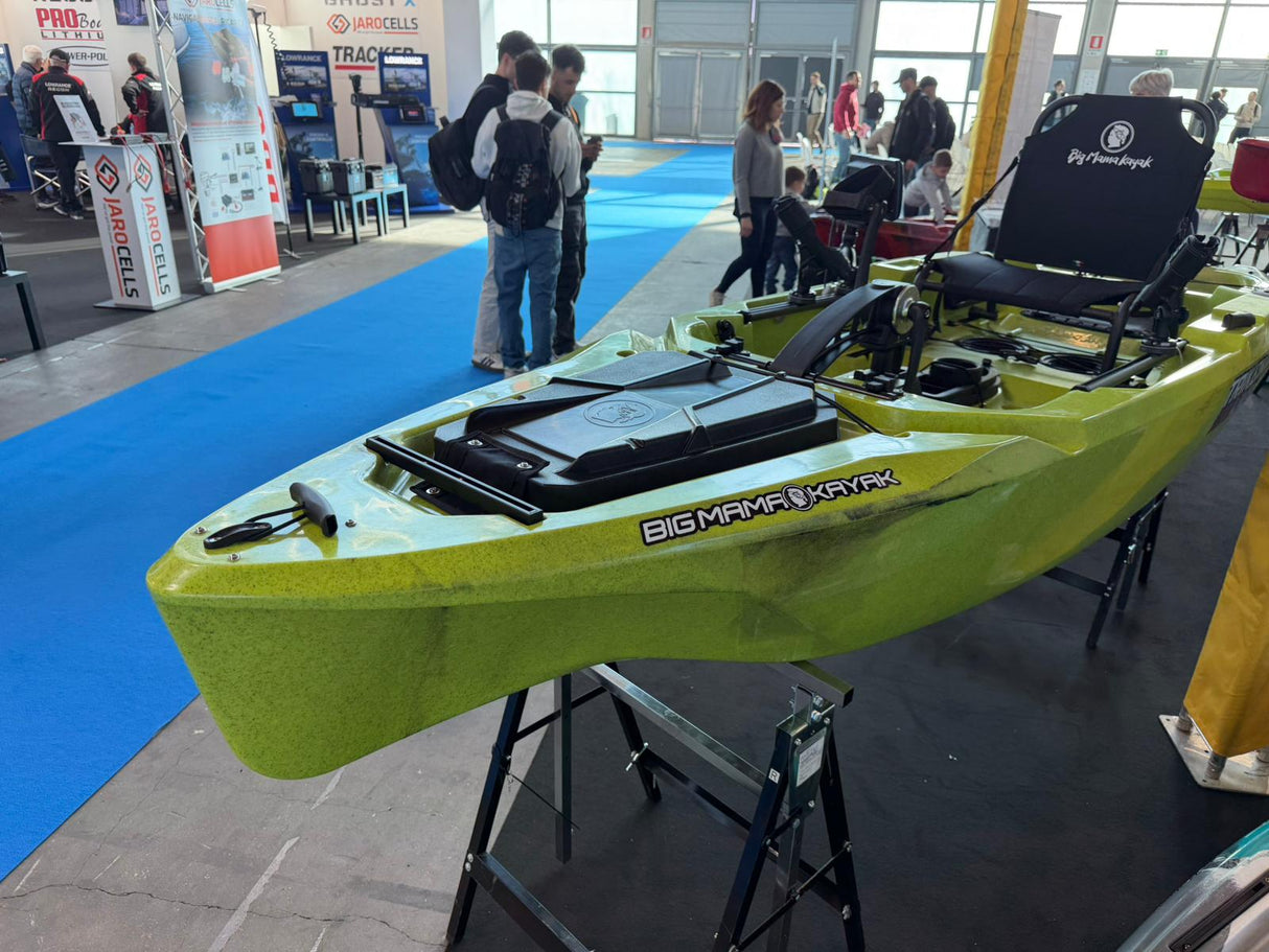 Triken 350 live Plus con cover vasca del vivo, Big Mama Kayak -kayak da pesca a pedali con 4 portacanne, 2 gavoni, timone, sistema di pedali, sedile rialzato e pagaia