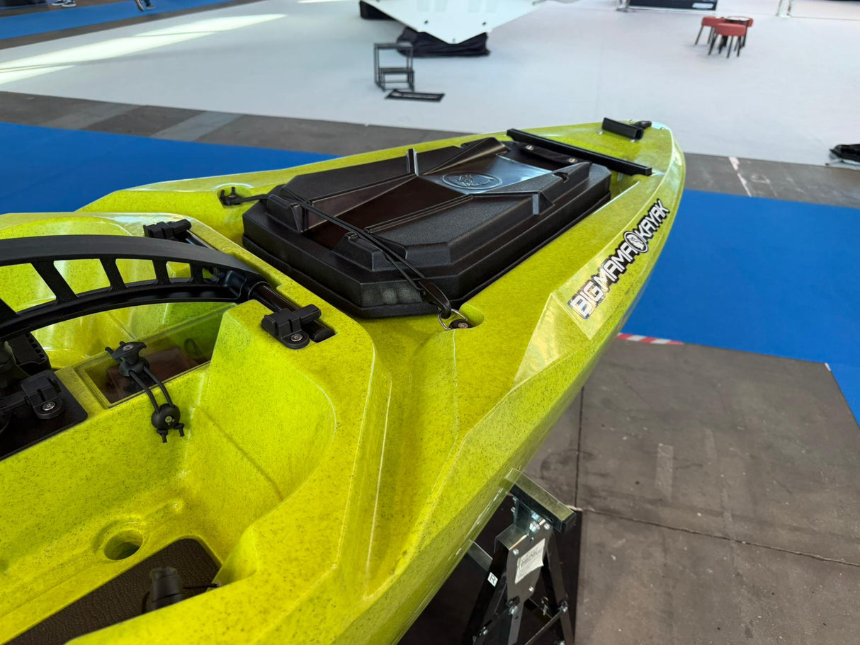 Triken 350 live Plus con cover vasca del vivo, Big Mama Kayak -kayak da pesca a pedali con 4 portacanne, 2 gavoni, timone, sistema di pedali, sedile rialzato e pagaia