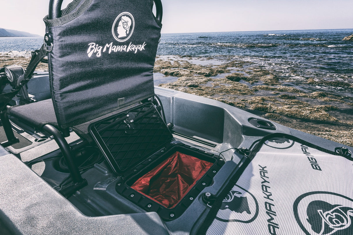 Triken 350 live Plus con cover vasca del vivo, Big Mama Kayak -kayak da pesca a pedali con 4 portacanne, 2 gavoni, timone, sistema di pedali, sedile rialzato e pagaia
