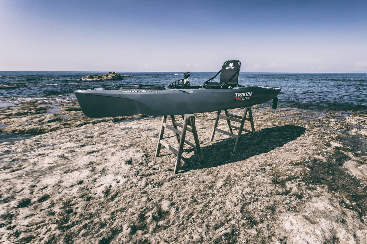 Triken 350 live Plus con cover vasca del vivo, Big Mama Kayak -kayak da pesca a pedali con 4 portacanne, 2 gavoni, timone, sistema di pedali, sedile rialzato e pagaia