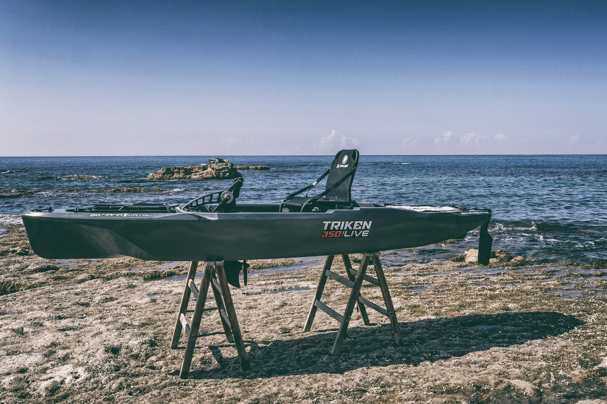 Triken 350 live Plus con cover vasca del vivo, Big Mama Kayak -kayak da pesca a pedali con 4 portacanne, 2 gavoni, timone, sistema di pedali, sedile rialzato e pagaia