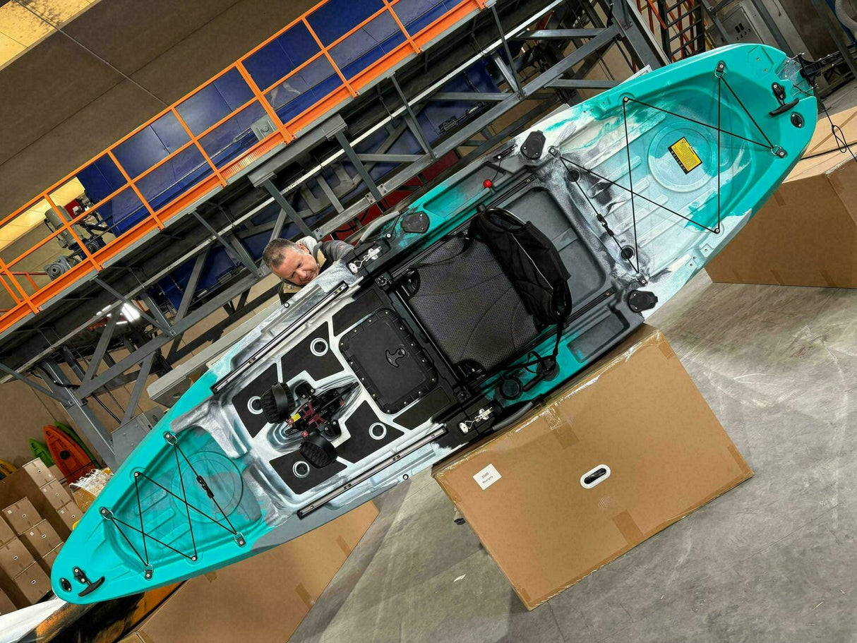 Kayak monoposto divisibile a pedali con pinne Big Mama START S500 componibile + motore Bixpy K1 Angler PRO Kit Outboard con batteria inclusa PP-768 Wh + Adattatore Low Profile Thruhull Pedal Drive