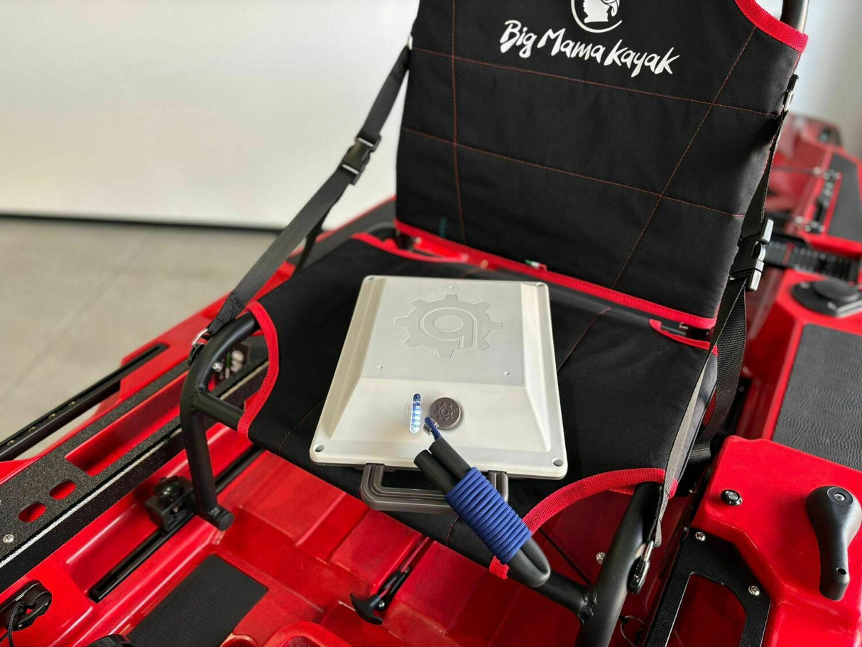 BIG MAMA KAYAK A PEDALI TRIKEN 380 Revolution + motore elettrico BIXPY K1 Outboard Kit con batteria PP-378 Wh v4 + Adattatore Hoodoo Pedal Drive