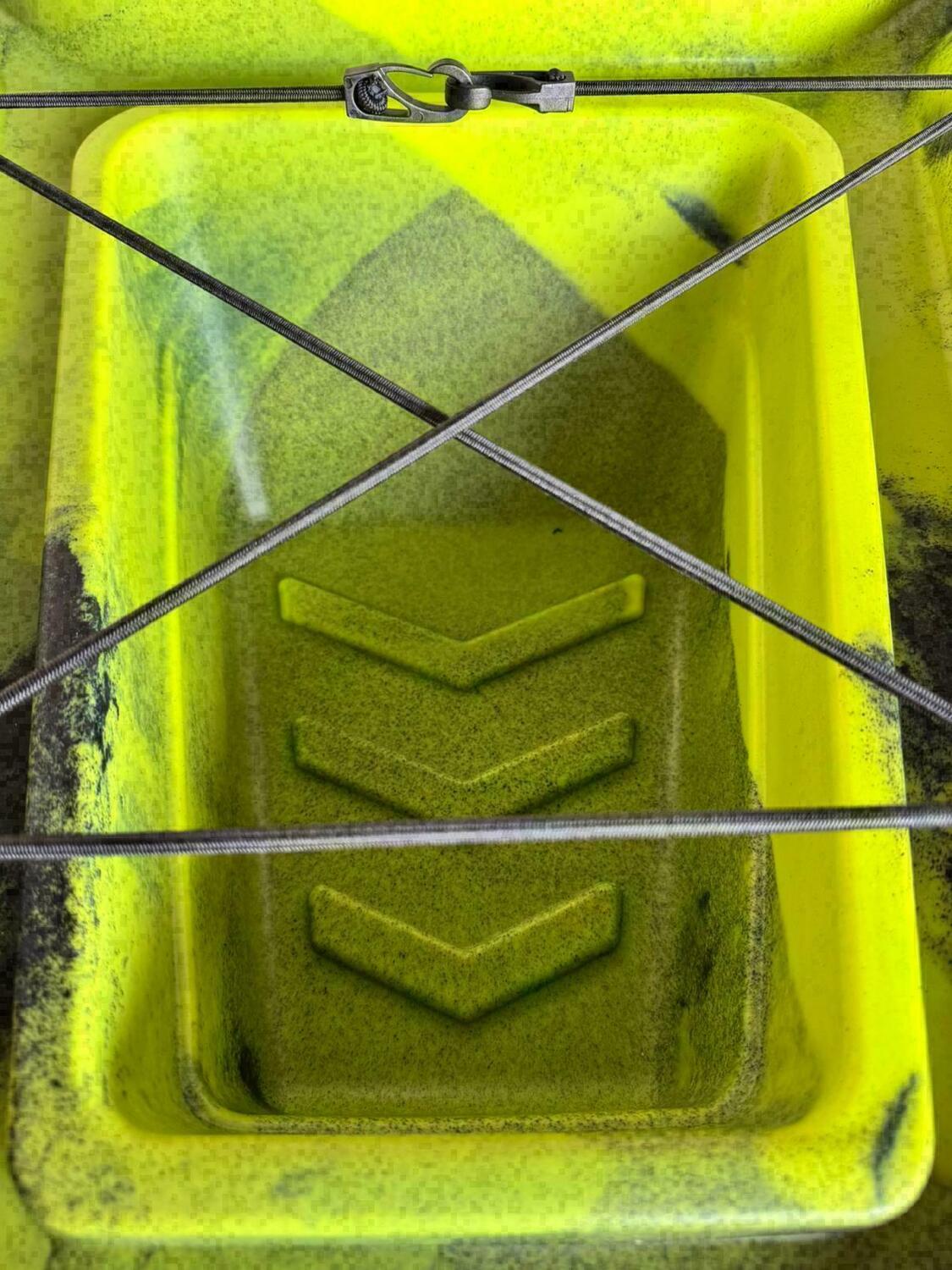 canoa fishing a Pedali divisibile Big Mama Triken 330 Live S, con ruote e vasca del vivo + ecoscandaglio Garmin Striker Vivid 7CV + kit braccetto display