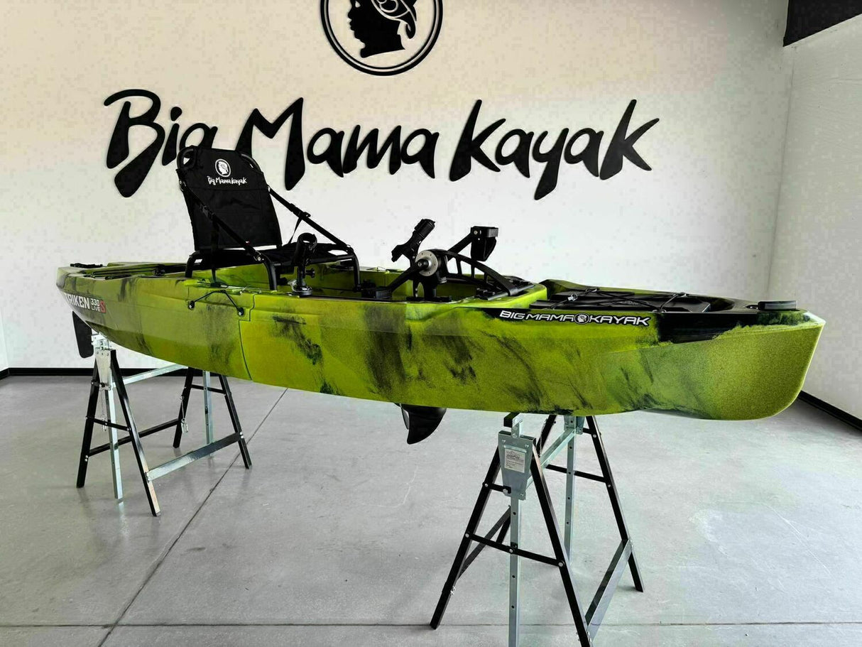 canoa fishing a Pedali divisibile Big Mama Triken 330 Live S, con ruote e vasca del vivo + ecoscandaglio Garmin Striker Vivid 7CV + kit braccetto display