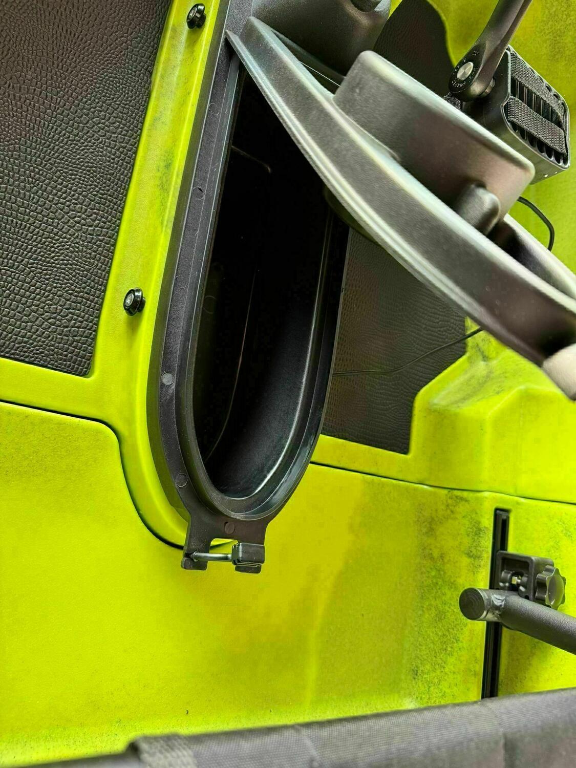 canoa fishing a Pedali divisibile Big Mama Triken 330 Live S, con ruote e vasca del vivo + ecoscandaglio Garmin Striker Vivid 7CV + kit braccetto display