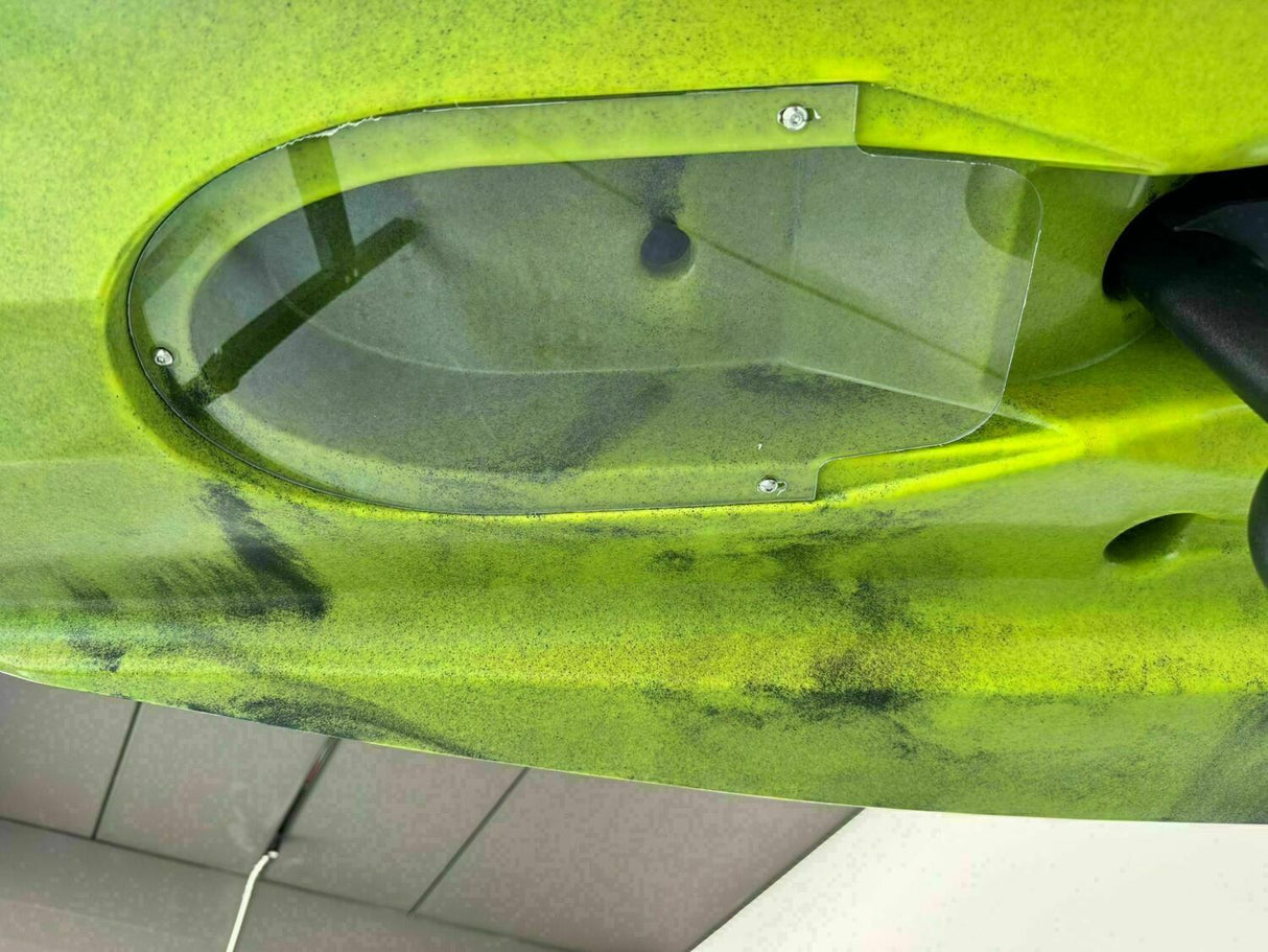 canoa fishing a Pedali divisibile Big Mama Triken 330 Live S, con ruote e vasca del vivo + ecoscandaglio Garmin Striker Vivid 7CV + kit braccetto display