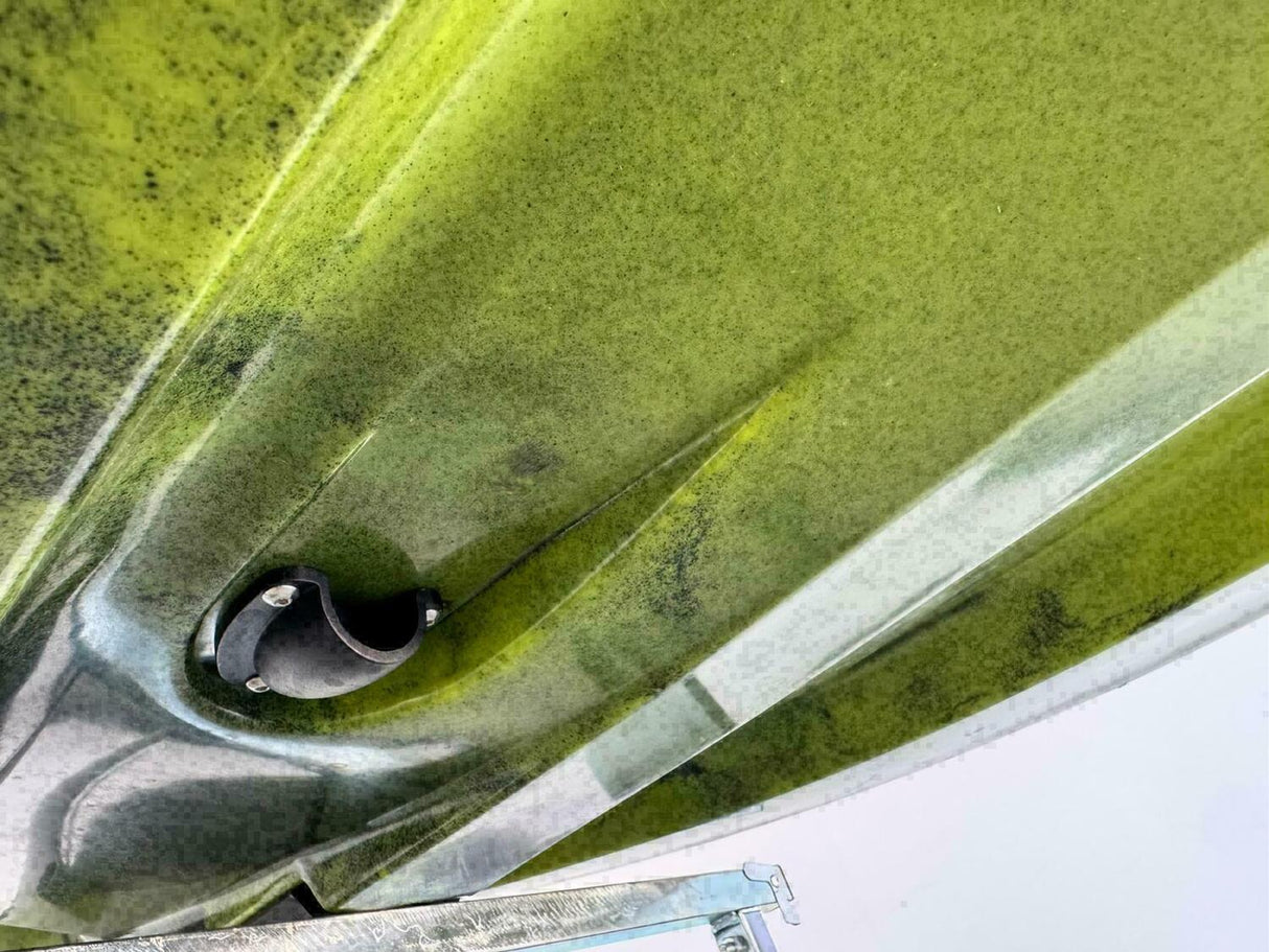 canoa fishing a Pedali divisibile Big Mama Triken 330 Live S, con ruote e vasca del vivo + ecoscandaglio Garmin Striker Vivid 7CV + kit braccetto display