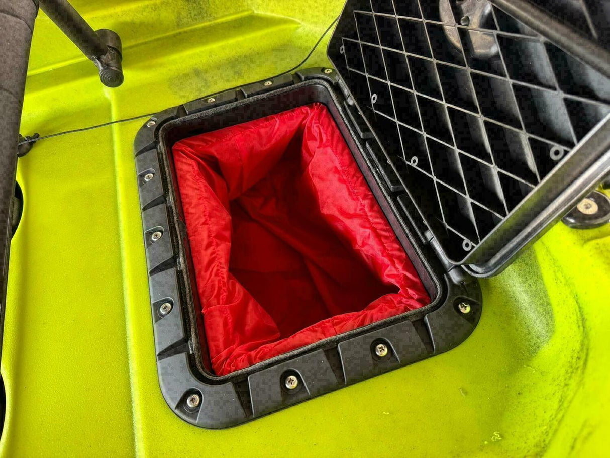 canoa fishing a Pedali divisibile Big Mama Triken 330 Live S, con ruote e vasca del vivo + ecoscandaglio Garmin Striker Vivid 7CV + kit braccetto display