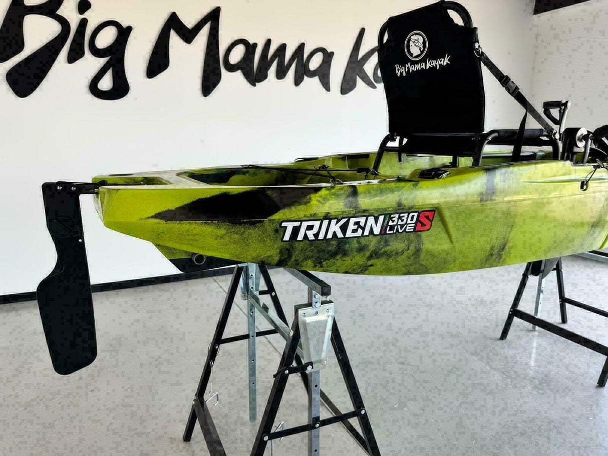 canoa fishing a Pedali divisibile Big Mama Triken 330 Live S, con ruote e vasca del vivo + ecoscandaglio Garmin Striker Vivid 7CV + kit braccetto display