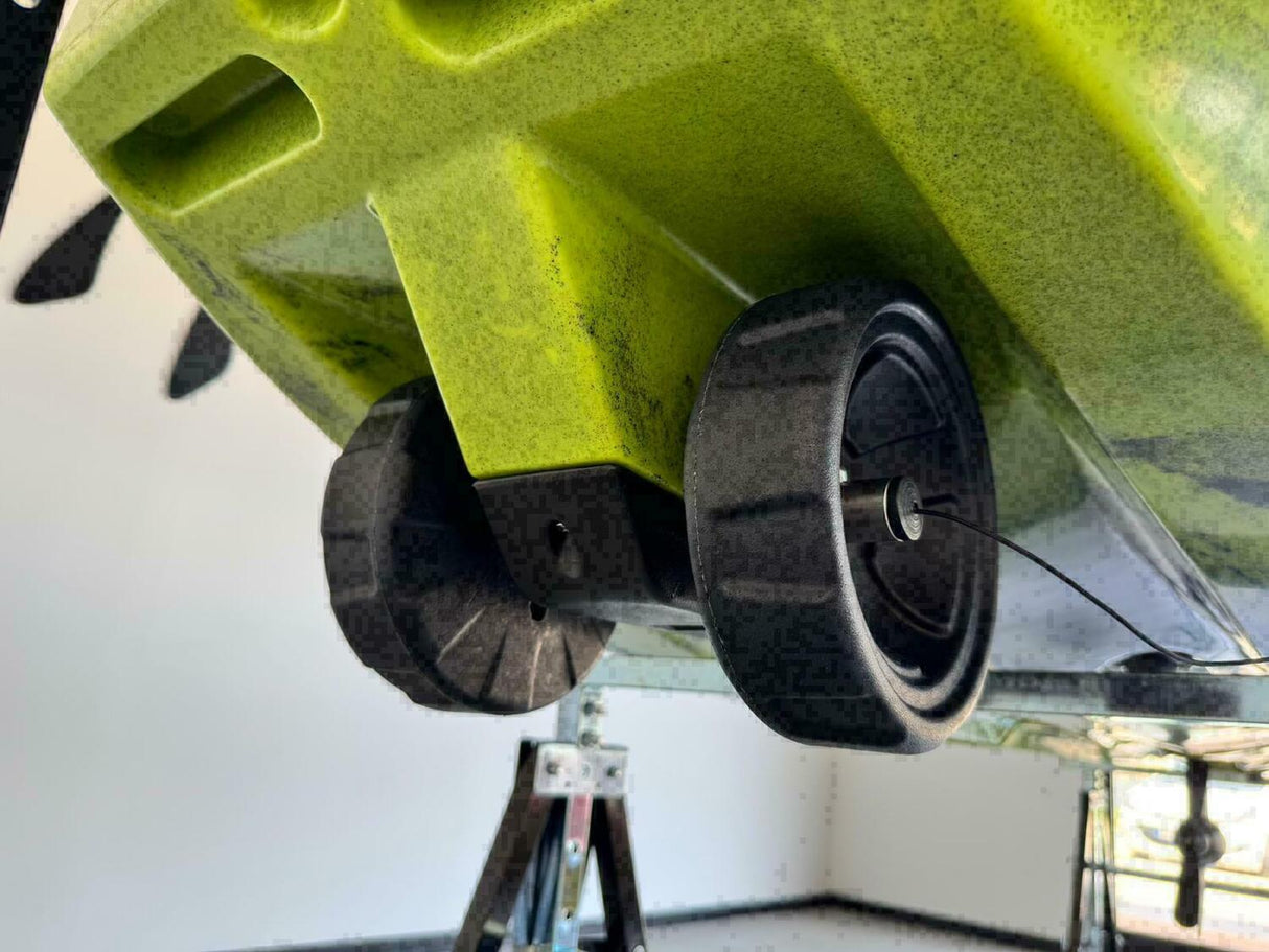 canoa fishing a Pedali divisibile Big Mama Triken 330 Live S, con ruote e vasca del vivo + ecoscandaglio Garmin Striker Vivid 7CV + kit braccetto display