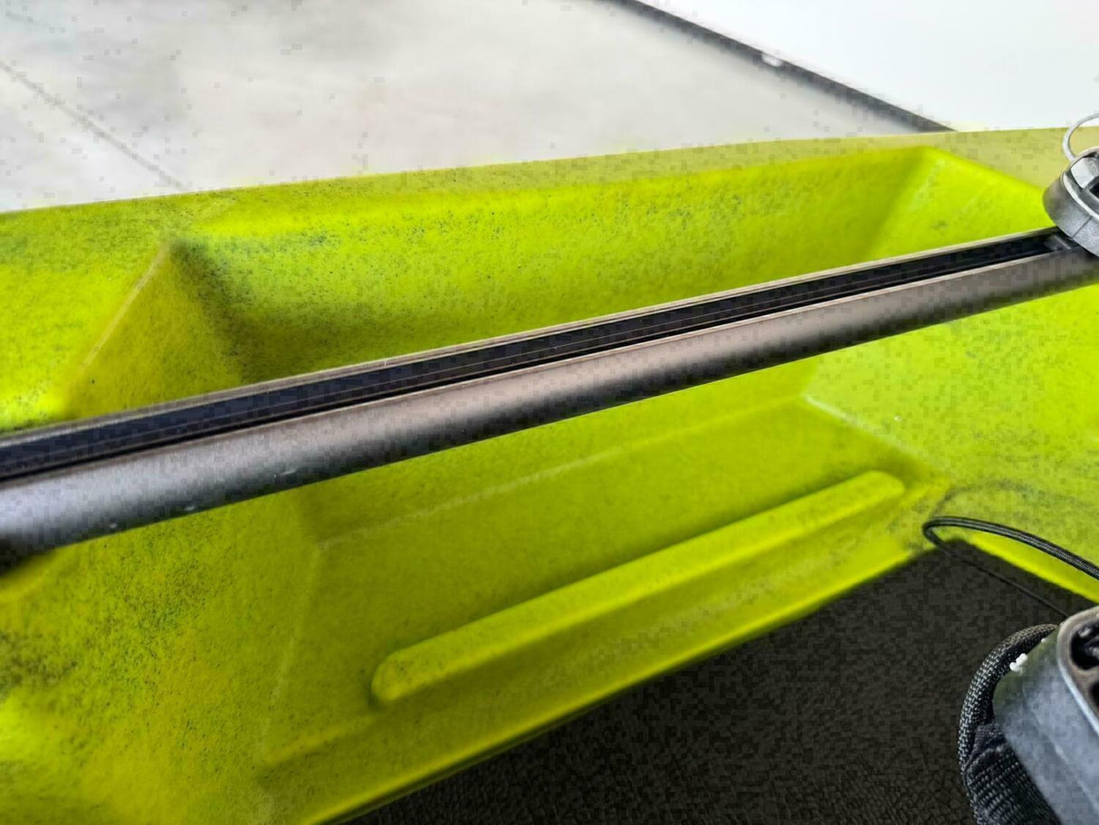 canoa monoposto divisibile a pedali con elica BIG MAMA KAYAK TRIKEN 330 LIVE S componibile + motore Bixpy K1 Angler PRO Kit Outboard con batteria inclusa PP-768 Wh + Adattatore centrale vano copripedali