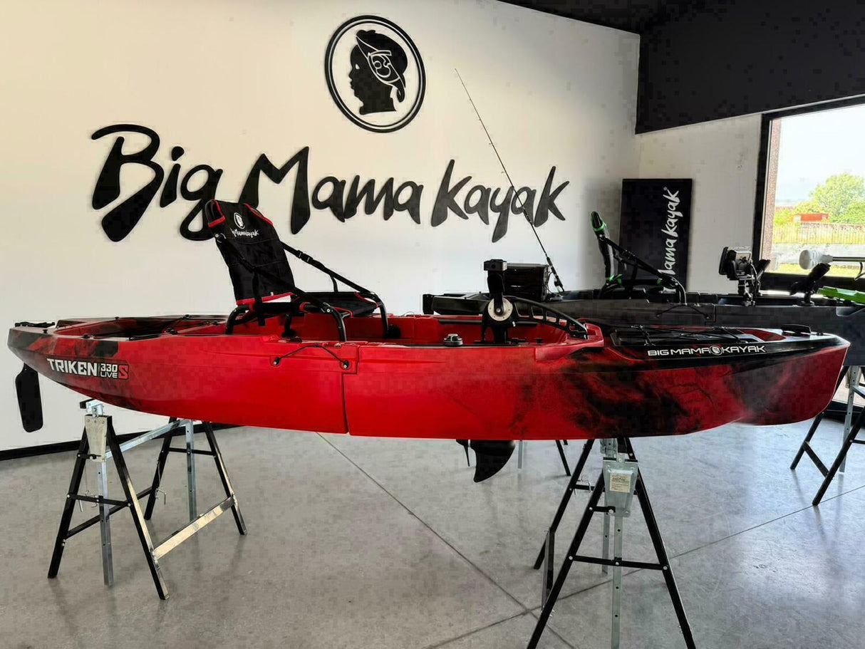 canoa fishing a Pedali divisibile Big Mama Triken 330 Live S, con ruote e vasca del vivo + ecoscandaglio Garmin Striker Vivid 7CV + kit braccetto display