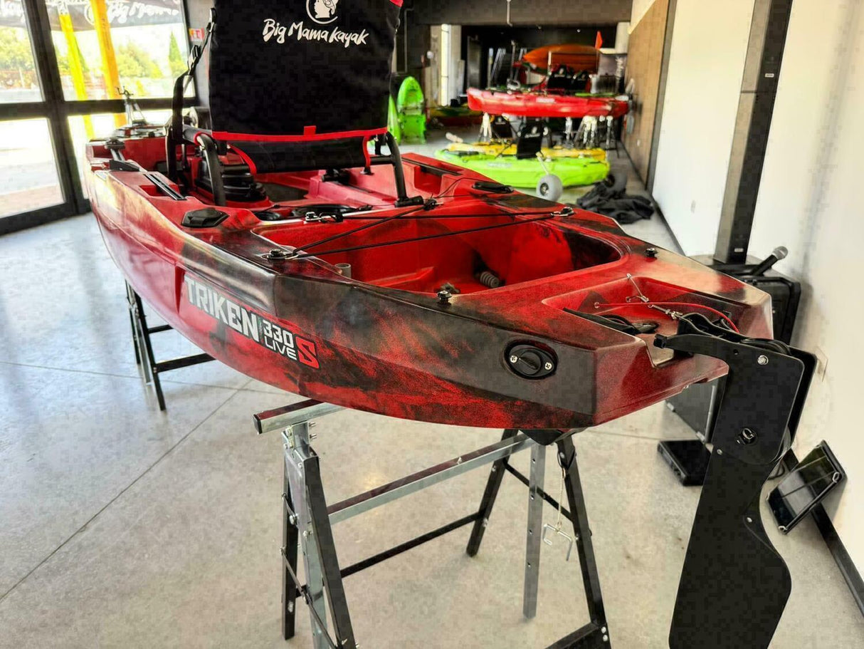 canoa fishing a Pedali divisibile Big Mama Triken 330 Live S, con ruote e vasca del vivo + ecoscandaglio Garmin Striker Vivid 7CV + kit braccetto display