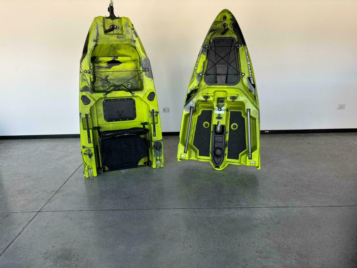 canoa fishing a Pedali divisibile Big Mama Triken 330 Live S, con ruote e vasca del vivo + ecoscandaglio Garmin Striker Vivid 7CV + kit braccetto display