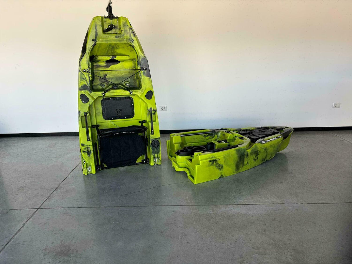 canoa fishing a Pedali divisibile Big Mama Triken 330 Live S, con ruote e vasca del vivo + ecoscandaglio Garmin Striker Vivid 7CV + kit braccetto display