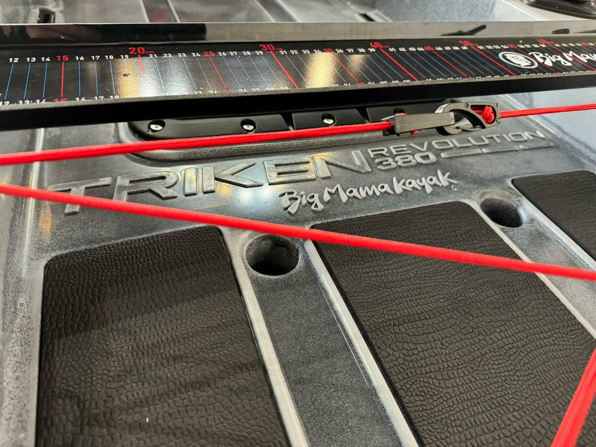 Kayak a pedali triken 380 Big Mama - canoa monoposto fishing con 4 portacanne, 2 gavoni, timone, sistema di pedali, sedile rialzato