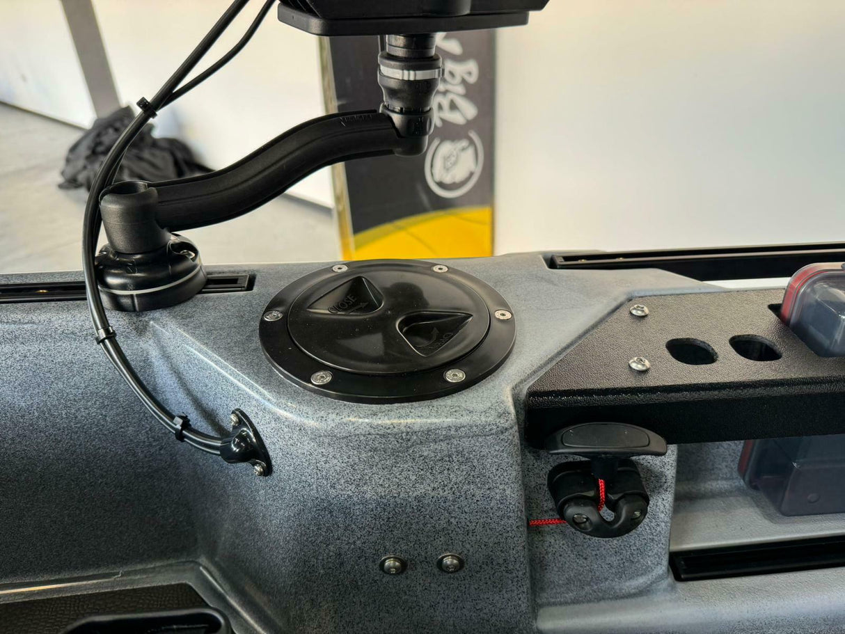 Big Mama Kayak a pedali triken 380 + garmin striker vivid 7cv ecoscandaglio + trasduttore + kit braccetto display