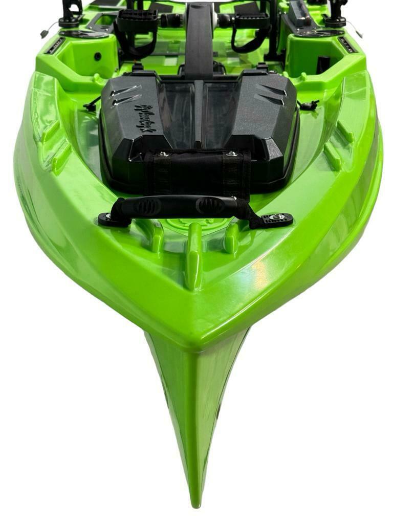 Kayak a pedali triken 380 Big Mama - canoa monoposto fishing con 4 portacanne, 2 gavoni, timone, sistema di pedali, sedile rialzato