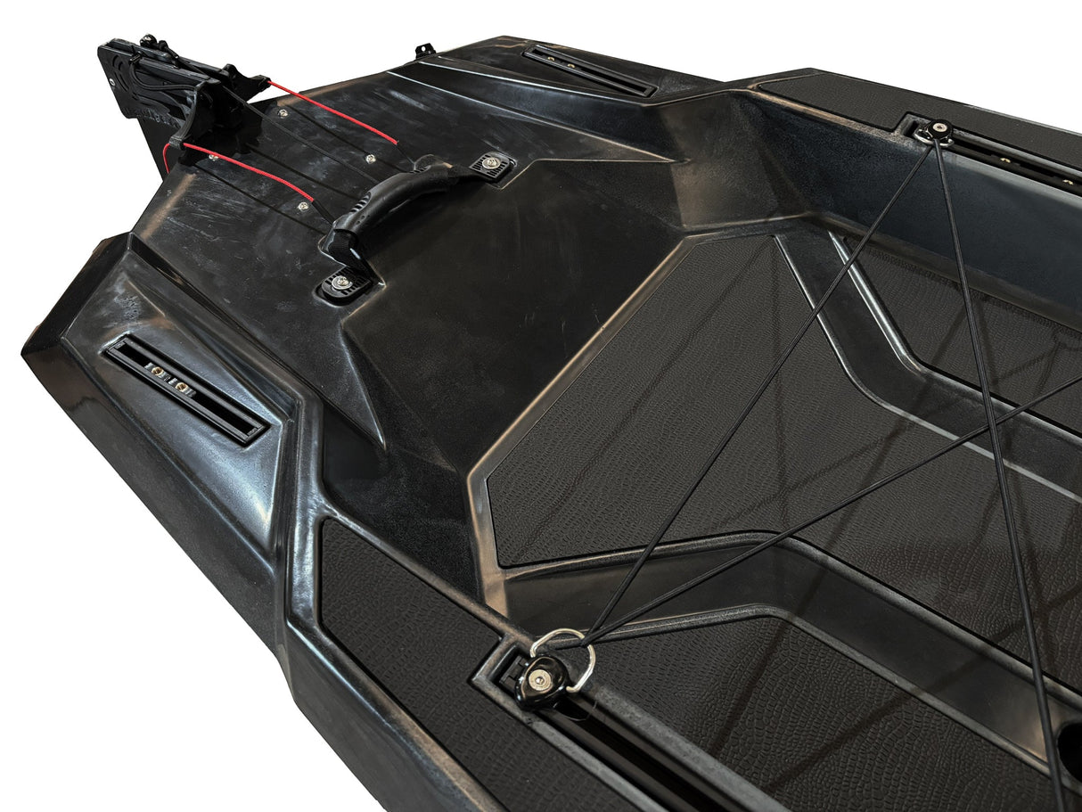 Kayak a pedali a pedali Triken 380 REV total black - Canoa monoposto fishing 4 portacanne, 2 gavoni, timone, sistema a pedali, sedile rialzato - Big Mama Kayak