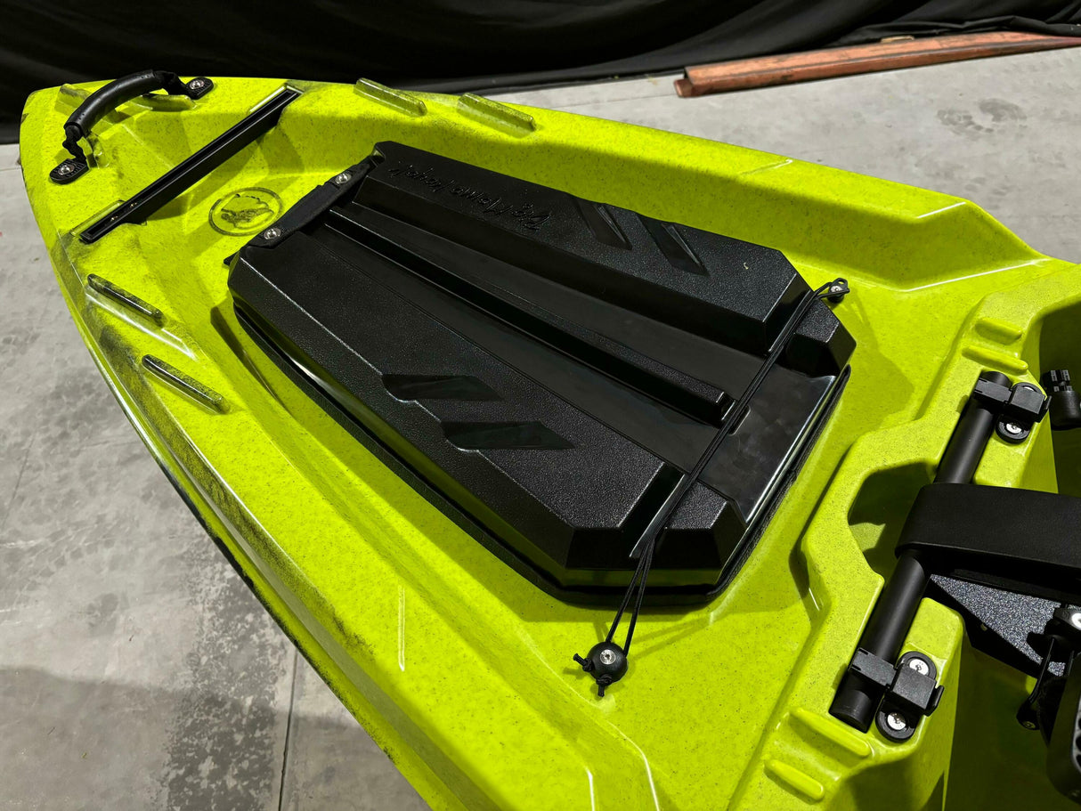 Kayak a pedali Triken 380 REV colore VIPER GREEN - Canoa monoposto fishing 4 portacanne, 2 gavoni, timone, sistema a pedali, sedile rialzato - Big Mama Kayak