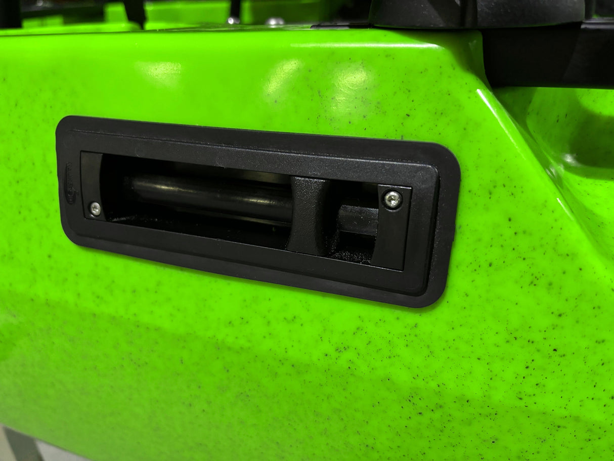 Kayak a pedali Triken 380 REV colore SNAKE GREEN - Canoa Monoposto Fishing 4 portacanne, 2 gavoni, timone, sistema a pedali, sedile rialzato - Big Mama Kayak