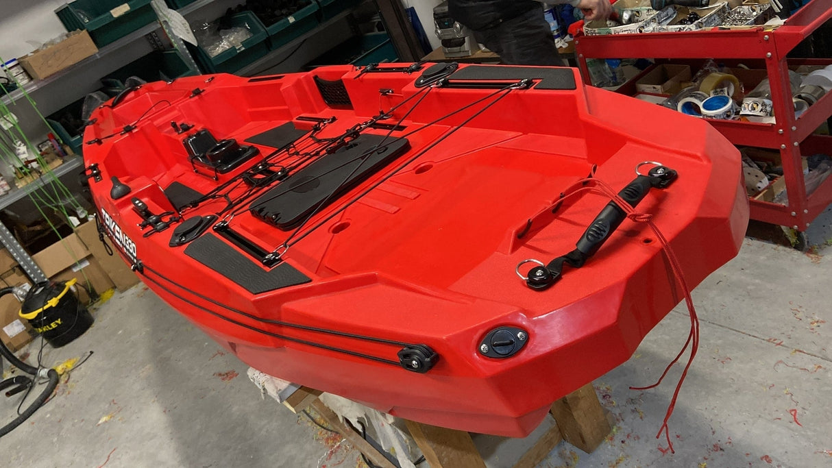 Big mama kayak a pedali triken 330 - canoa monoposto fishing con 4 portacanne, 2 gavoni, timone, sistema di pedali, sedile rialzato, 11 barre di scorrimento ver. scafo rosso