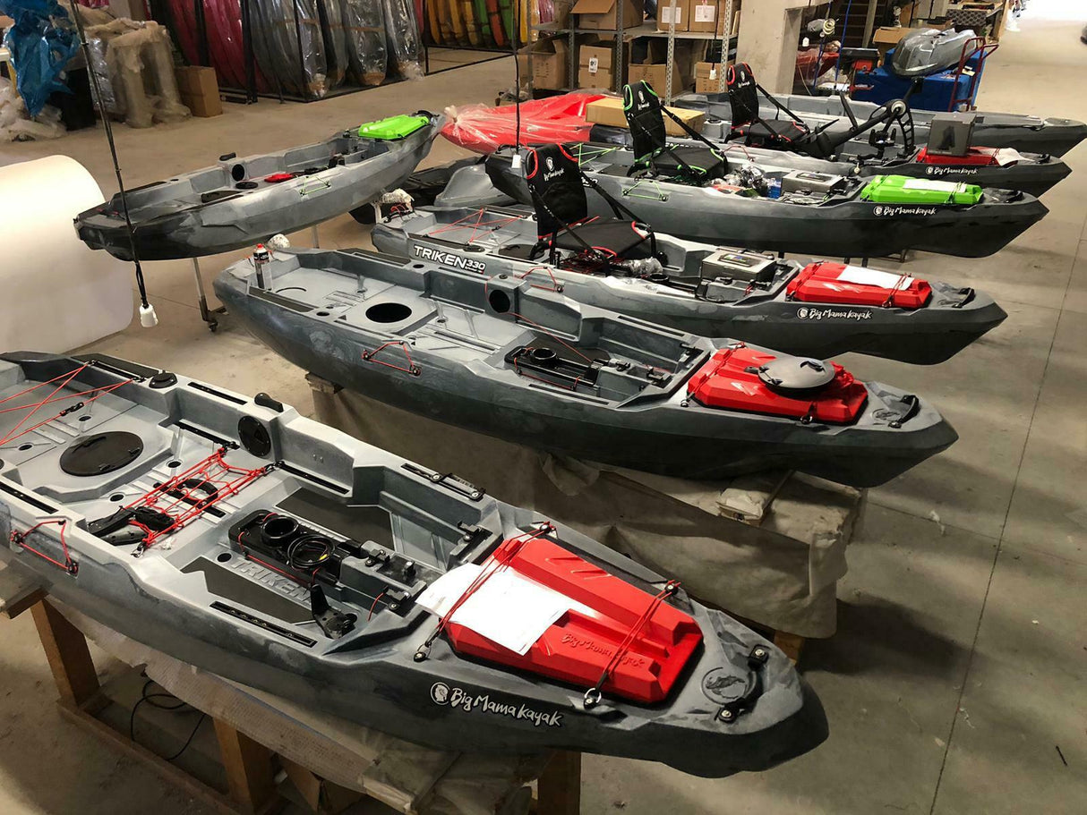 Big mama kayak a pedali triken 330 - canoa monoposto fishing con 4 portacanne, 2 gavoni, timone, sistema di pedali, sedile rialzato, 11 barre di scorrimento ver. coperchio giallo