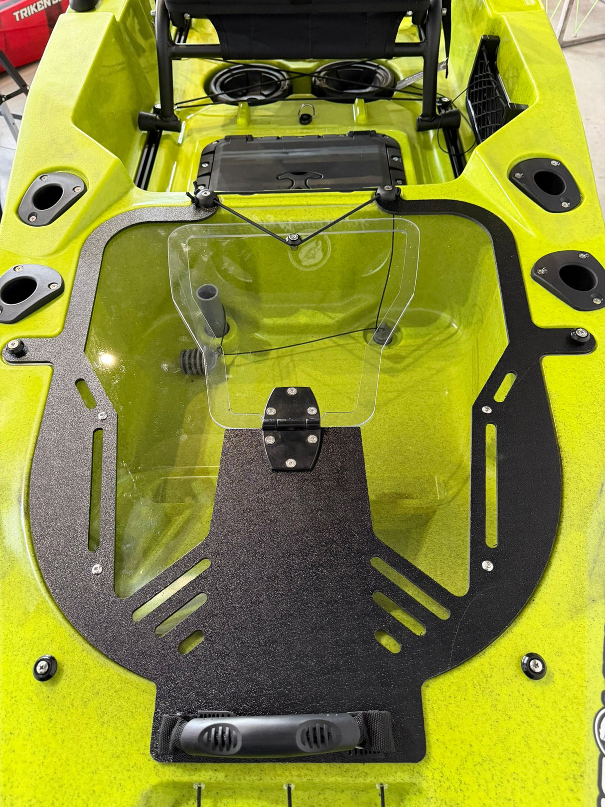 Triken 350 live Plus con cover vasca del vivo, Big Mama Kayak -kayak da pesca a pedali con 4 portacanne, 2 gavoni, timone, sistema di pedali, sedile rialzato e pagaia