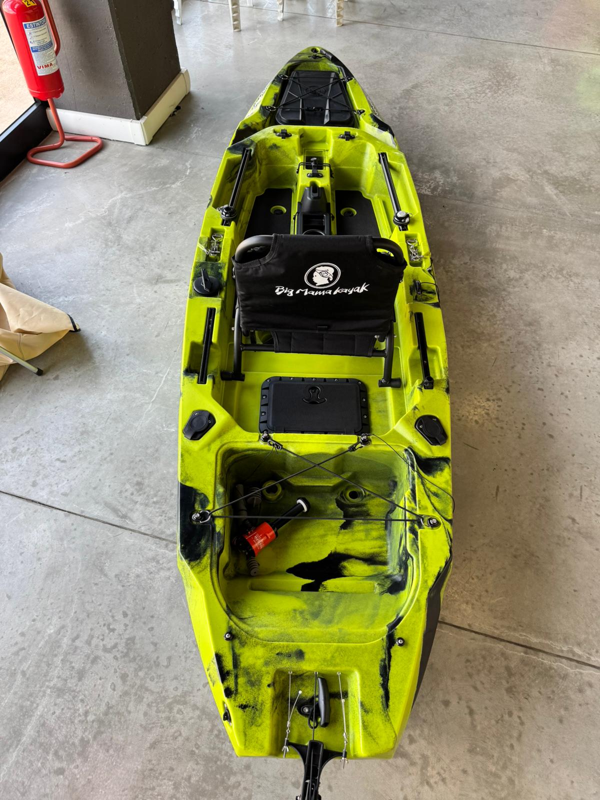 Kayak Fishing con motore di prua GPS Haswing 55lb + Pedali divisibile Big Mama Triken 330 S live, con ruote e vasca del vivo