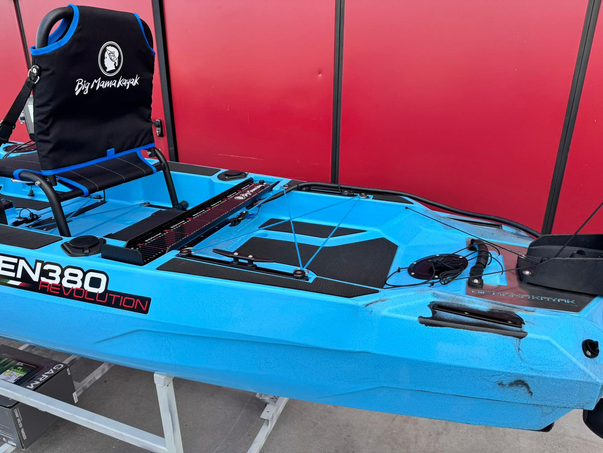 Kayak a Motore Triken 380 REV. con Garmin Force current, telecomando e controllo a pedali col. azzurro sky