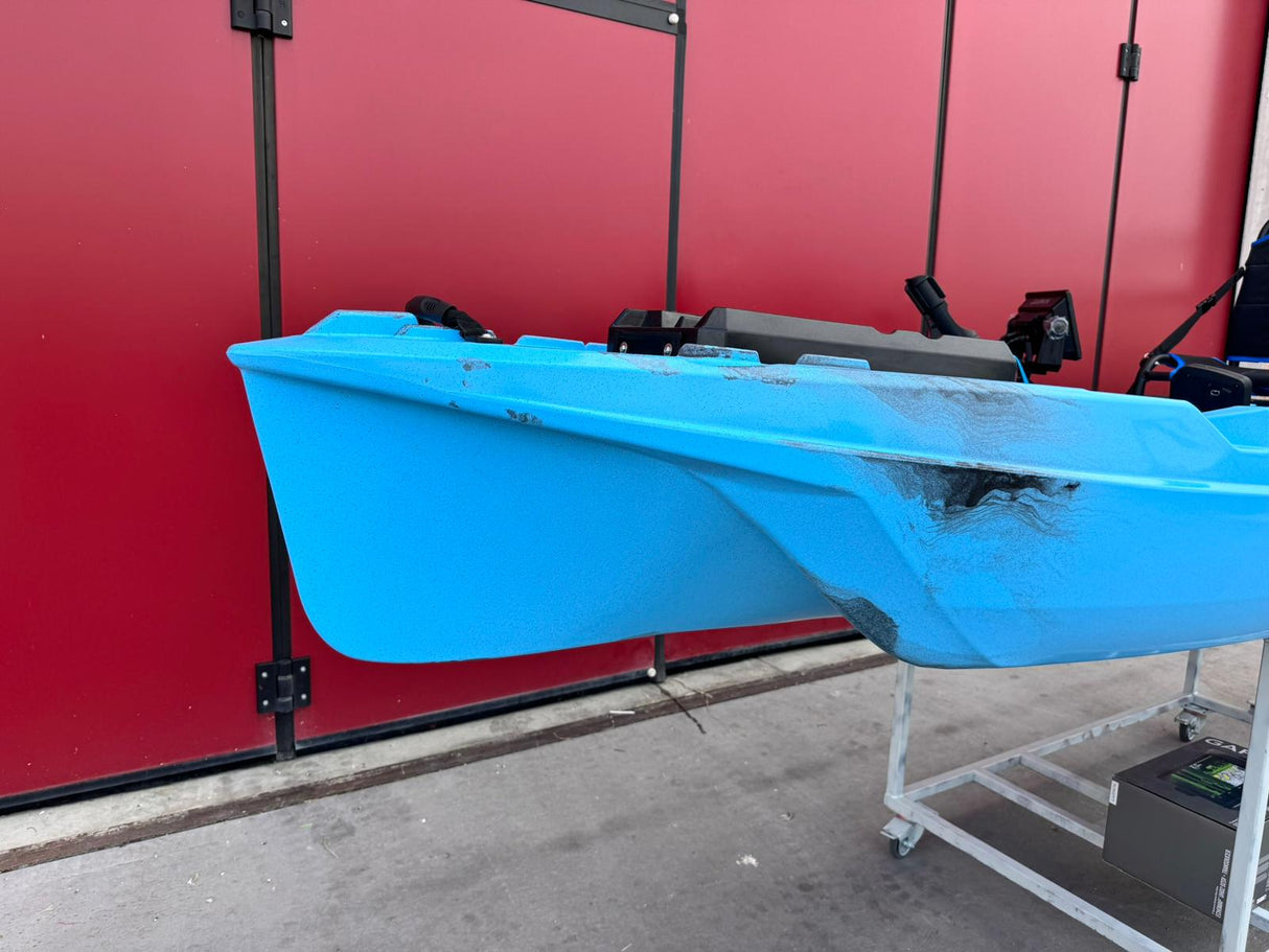 Kayak a Motore Triken 380 REV. con Garmin Force current, telecomando e controllo a pedali col. azzurro sky