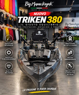 Kayak a pedali a pedali Triken 380  - Canoa monoposto fishing 4 portacanne, 2 gavoni, timone, sistema a pedali, sedile rialzato - Big Mama Kayak