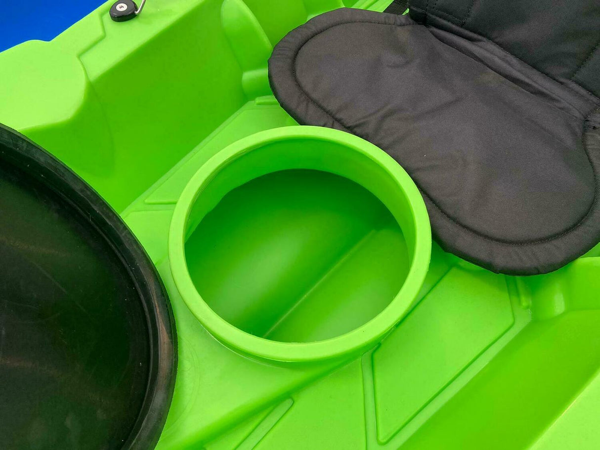 Canoa biposto da pesca - Mojito Fishing Big Mama Kayak - kayak 380 cm - 2 posti adulto + 1 posto bambino + 2 gavoni + 2 ruote integrate + 2 pagaie + 2 seggiolini + 4 portacanne- bianco