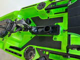 Kayak a pedali triken 380 Big Mama - canoa monoposto fishing con 4 portacanne, 2 gavoni, timone, sistema di pedali, sedile rialzato