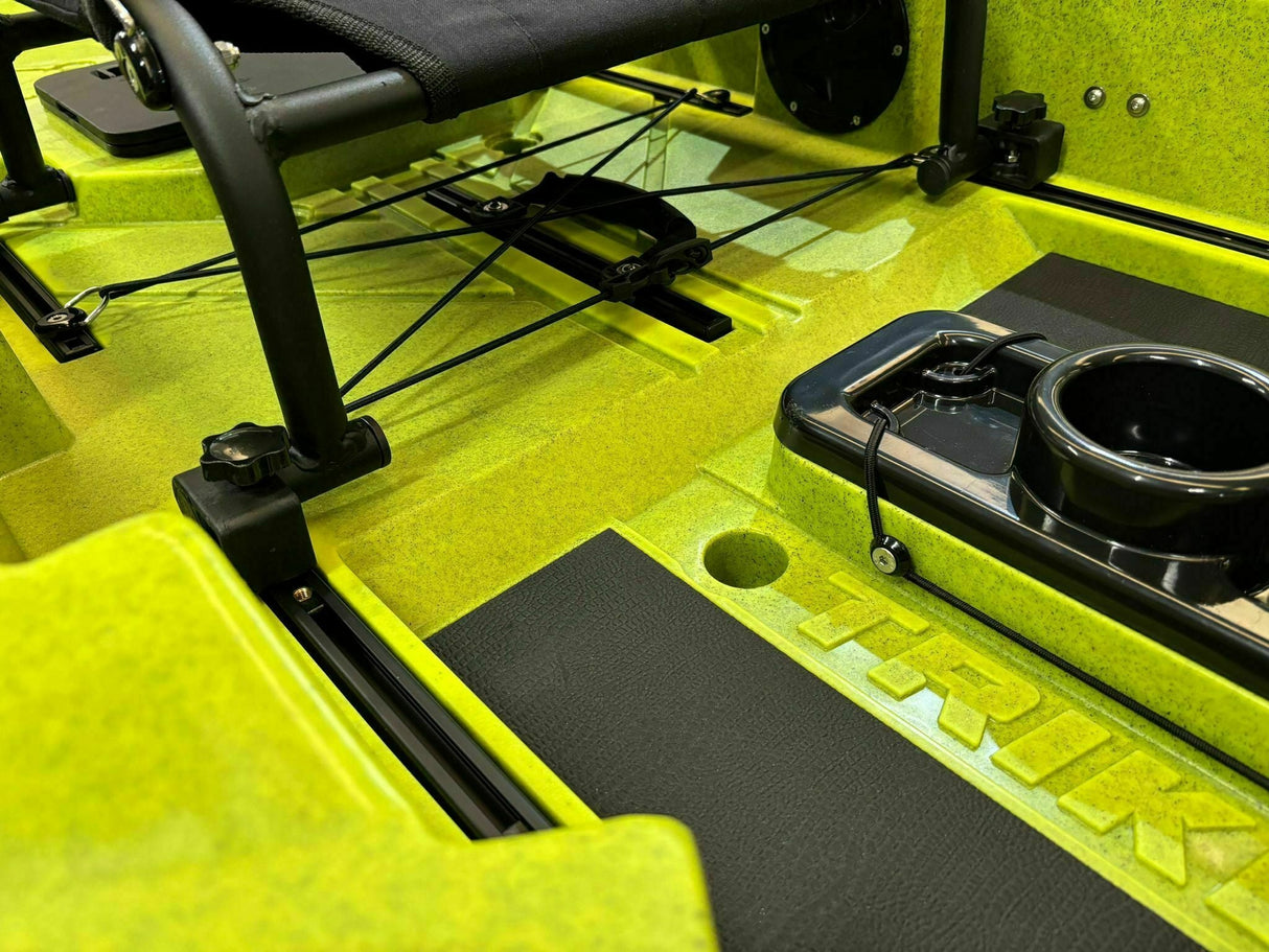 kayak a pedali Big Mama Kayak a pedali Triken 330 - con 4 portacanne, 2 gavoni, timone, sistema a pedali, sedile rialzato, 11 barre di scorrimento, Total Black