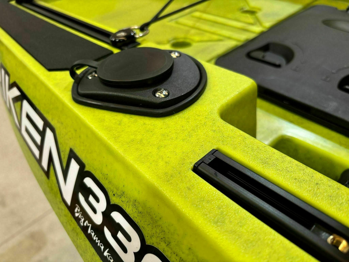 kayak a pedali Big Mama Kayak a pedali Triken 330 - con 4 portacanne, 2 gavoni, timone, sistema a pedali, sedile rialzato, 11 barre di scorrimento, Total Black
